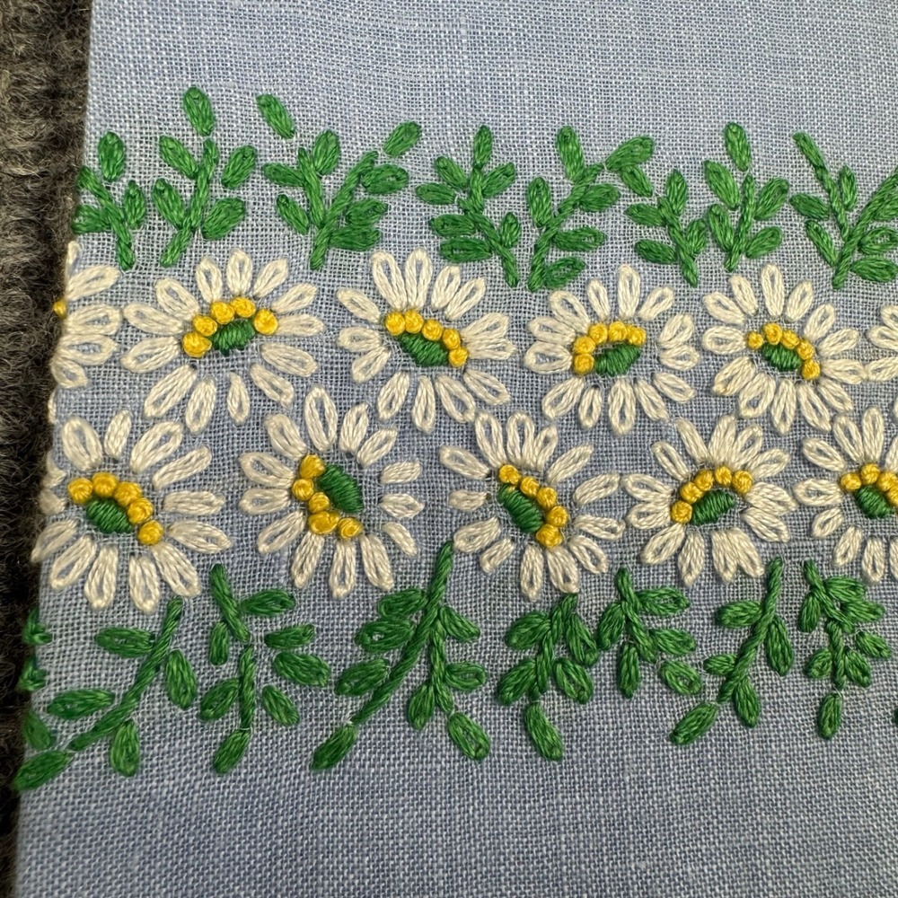 Vtg 50s 60s Linen Guest Towel Hand Embroidered Daisies Floral Hemstitch 11x19